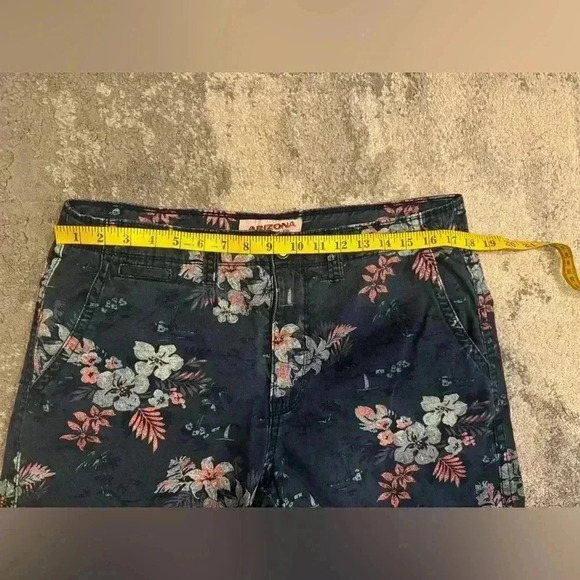 Men’s Blue Floral Arizona Shorts - Picture 5 of 6
